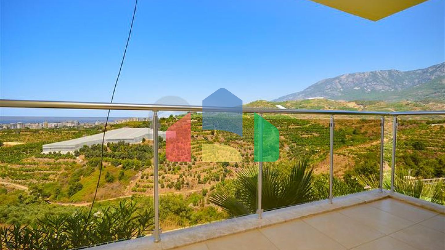 Вілла в Сіте 4+1 з невеликим садом і видом на море і гори в мальовничому районі Каргиджак