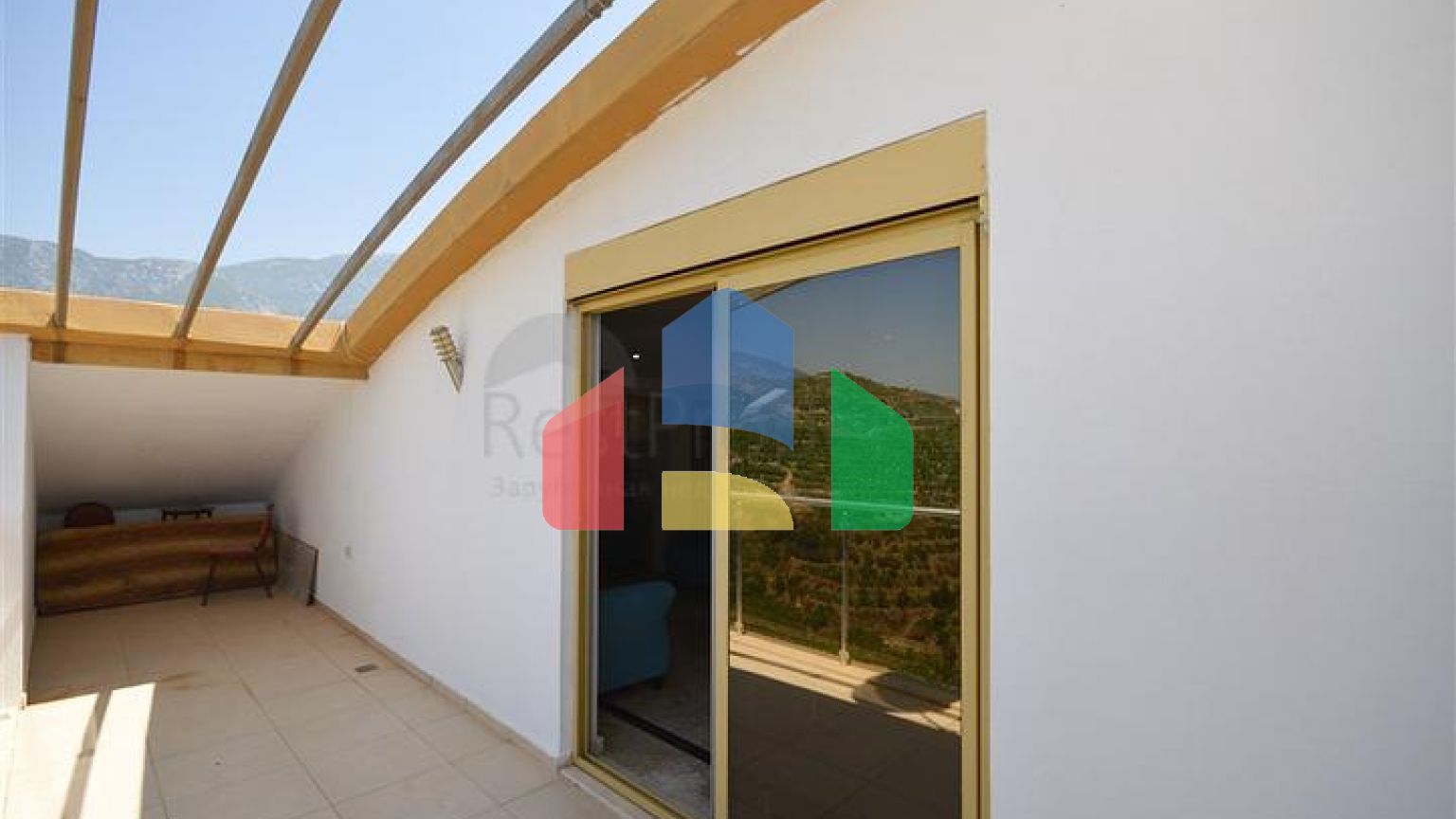 Вілла в Сіте 4+1 з невеликим садом і видом на море і гори в мальовничому районі Каргиджак