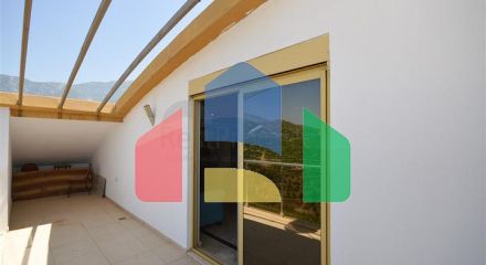 Вілла в Сіте 4+1 з невеликим садом і видом на море і гори в мальовничому районі Каргиджак