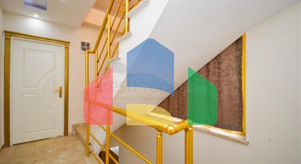 Вілла в Сіте 4+1 з невеликим садом і видом на море і гори в мальовничому районі Каргиджак