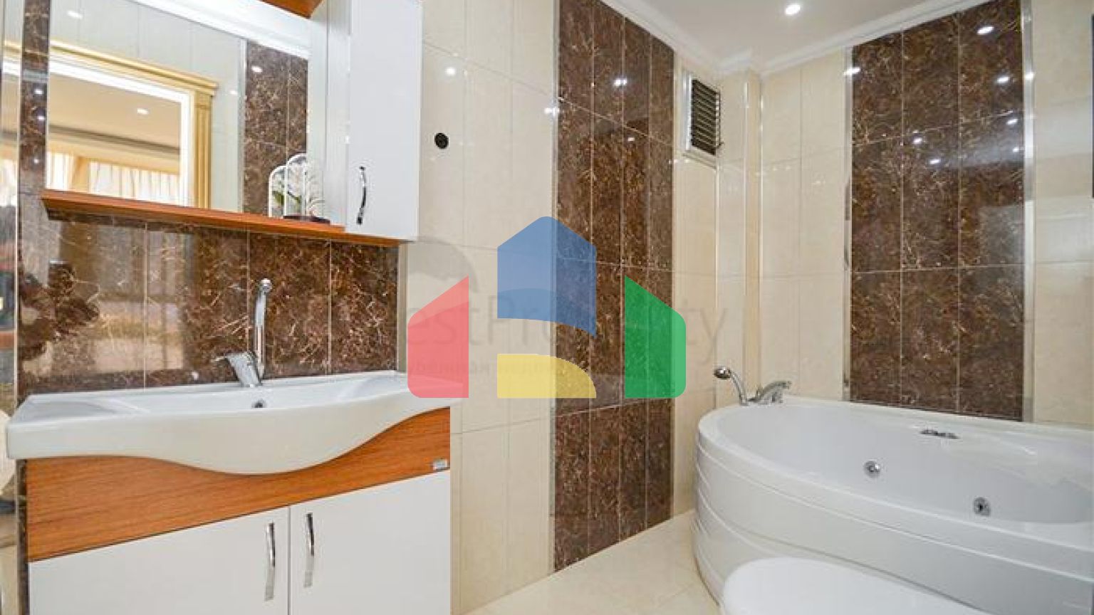 Вілла в Сіте 4+1 з невеликим садом і видом на море і гори в мальовничому районі Каргиджак