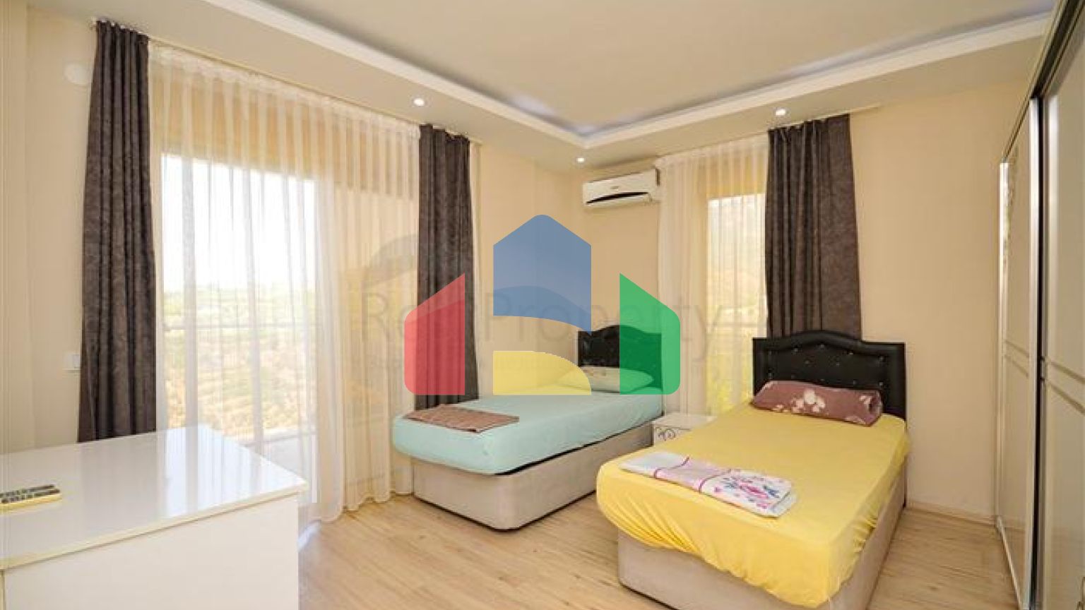 Вілла в Сіте 4+1 з невеликим садом і видом на море і гори в мальовничому районі Каргиджак