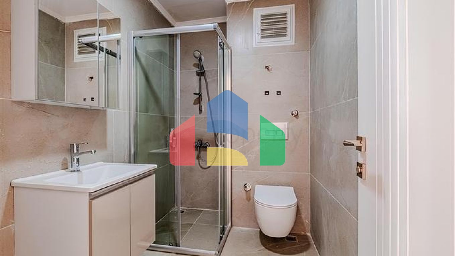 Сучасна квартира в оточенні природи і моря