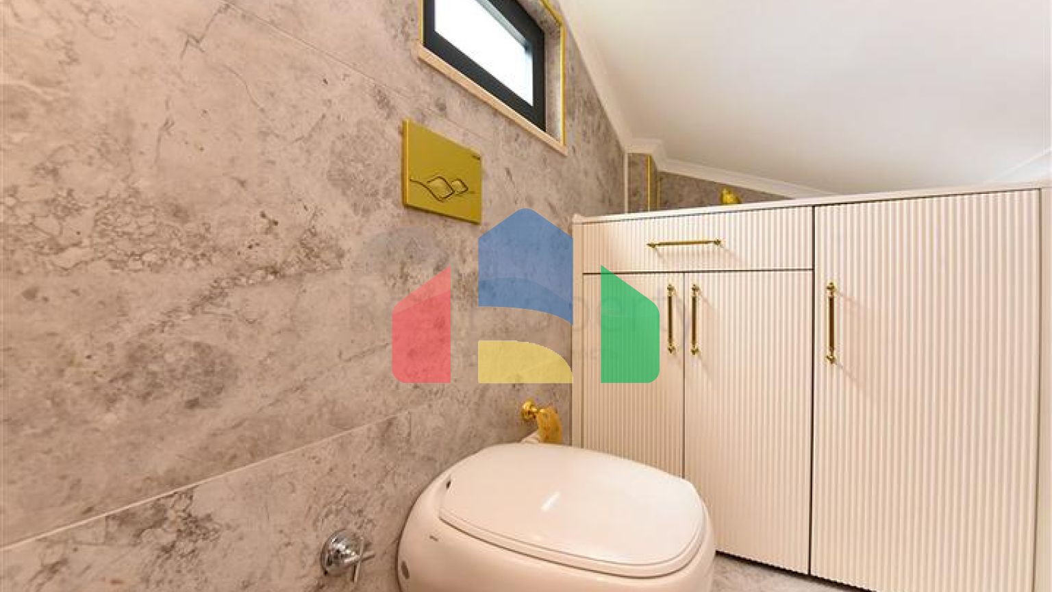 Вілла з дизайнерським ремонтом 5 + 1