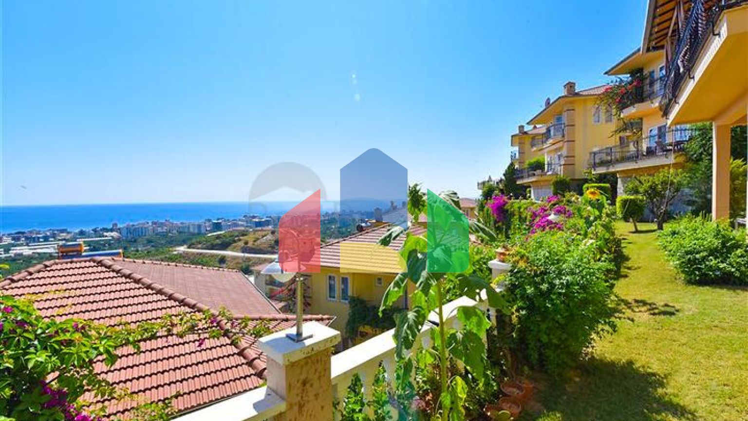 Вілла з дизайнерським ремонтом 5 + 1