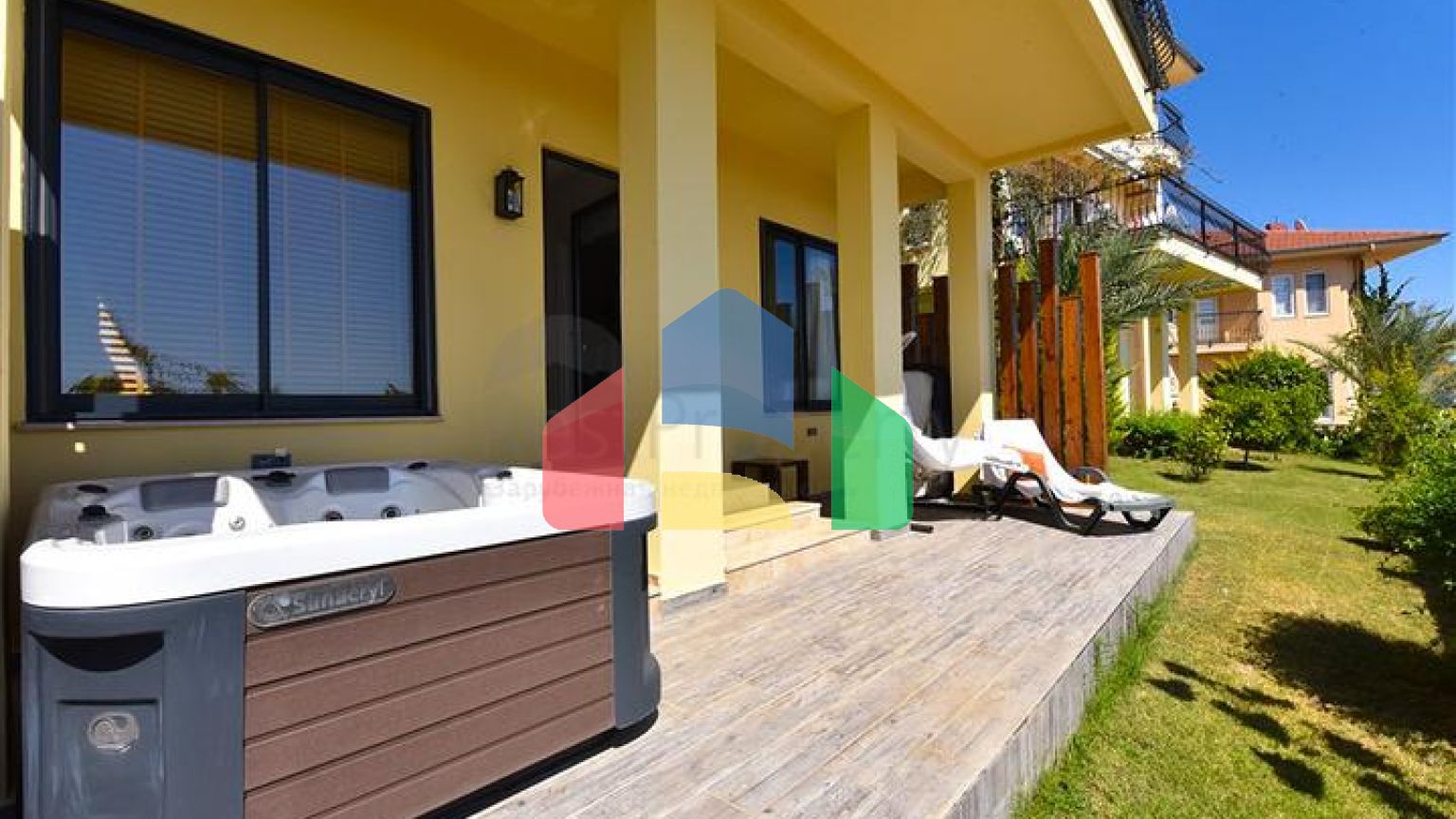 Вілла з дизайнерським ремонтом 5 + 1