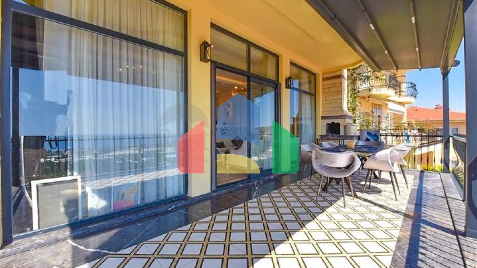 Вілла з дизайнерським ремонтом 5 + 1