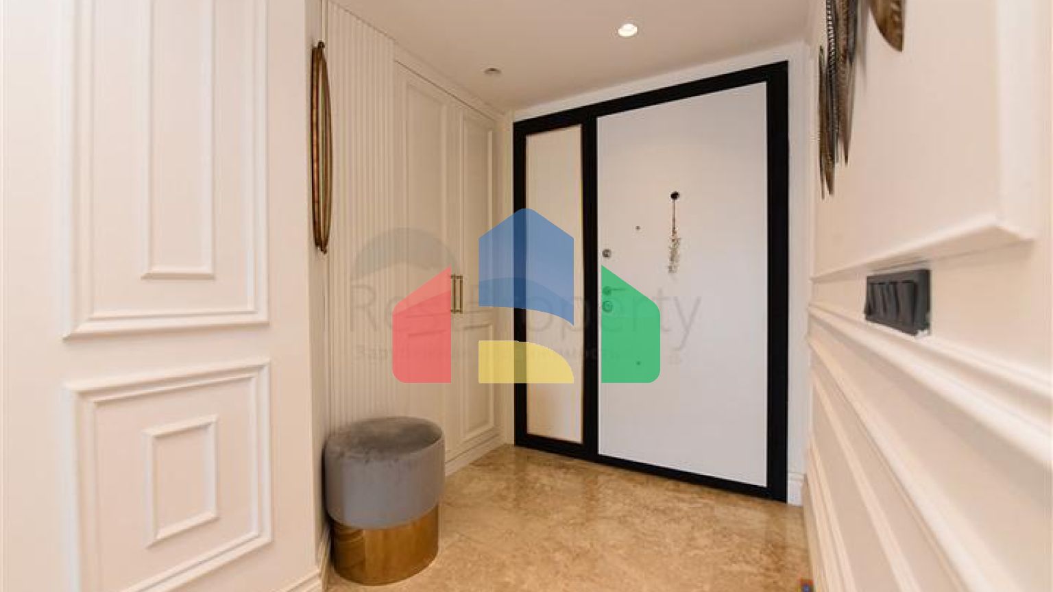 Вілла з дизайнерським ремонтом 5 + 1