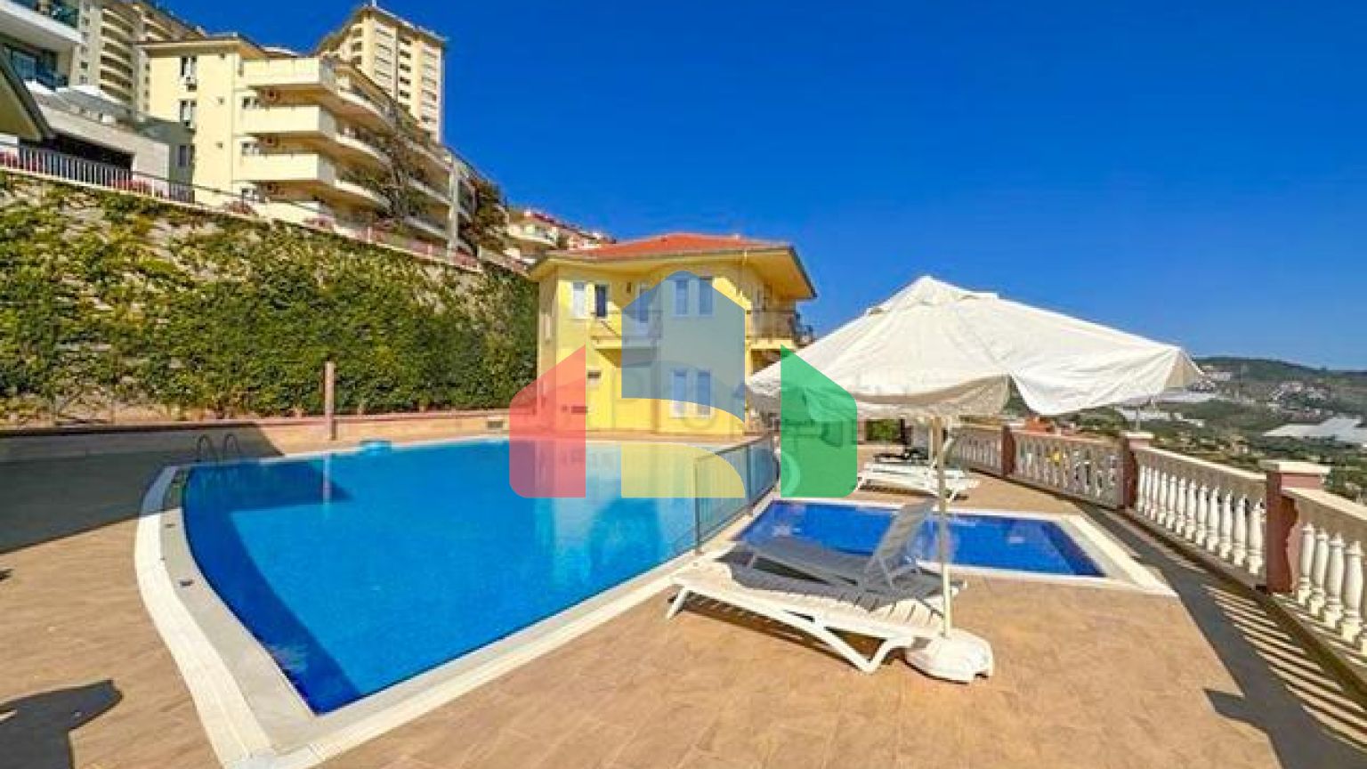 Вілла з дизайнерським ремонтом 5 + 1