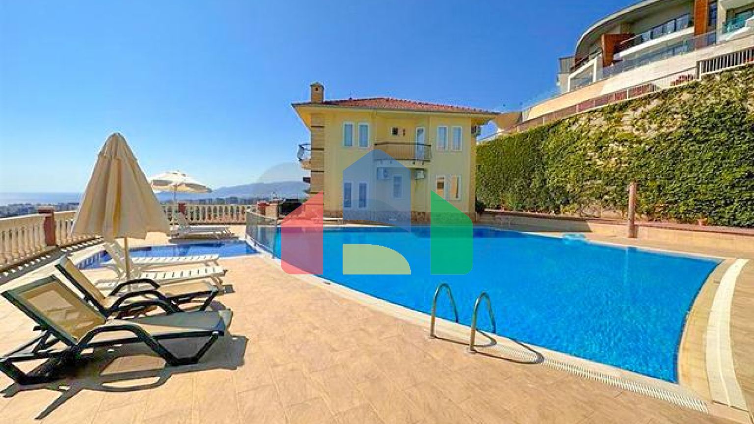 Вілла з дизайнерським ремонтом 5 + 1