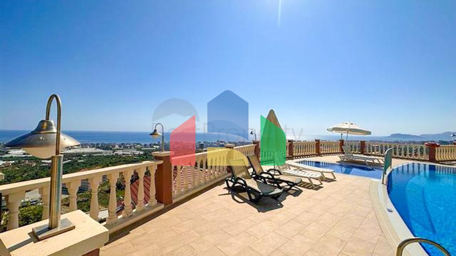 Вілла з дизайнерським ремонтом 5 + 1