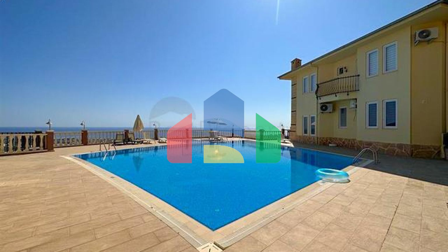 Вілла з дизайнерським ремонтом 5 + 1