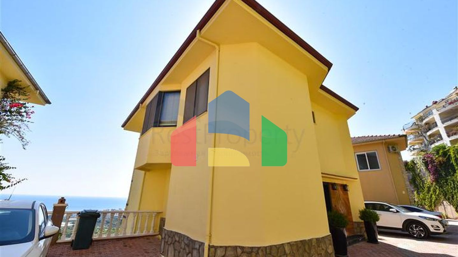 Вілла з дизайнерським ремонтом 5 + 1