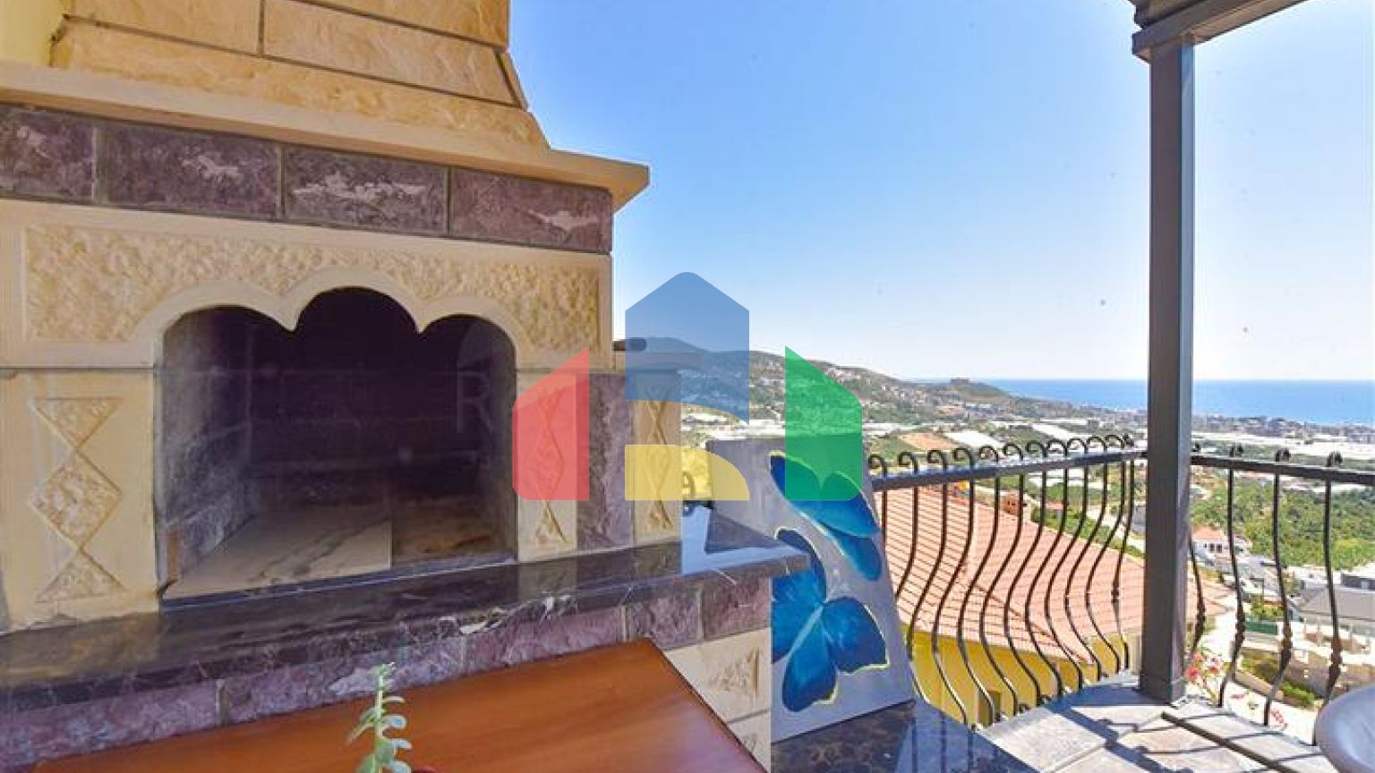 Вілла з дизайнерським ремонтом 5 + 1