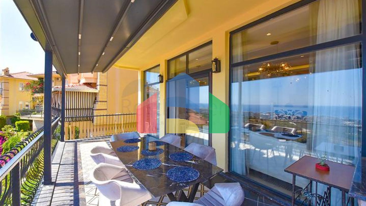 Вілла з дизайнерським ремонтом 5 + 1