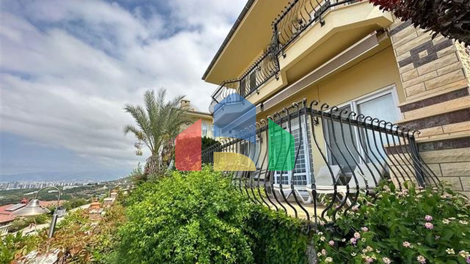 Вілла 4 + 1 в елітному районі Каргиджак