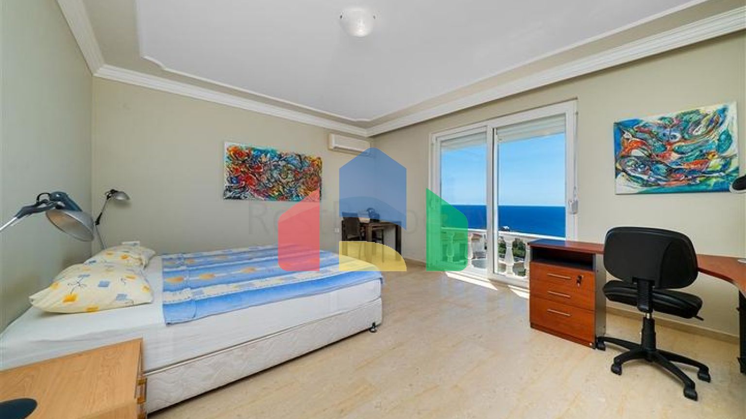 Вілла з панорамними видами на море і гори