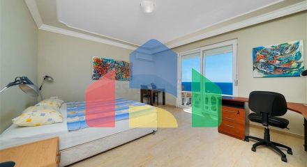 Вілла з панорамними видами на море і гори