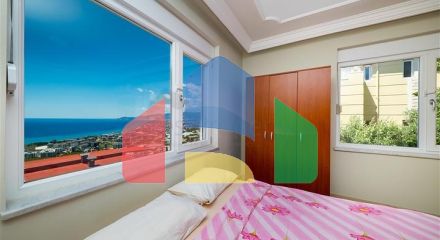 Вілла з панорамними видами на море і гори