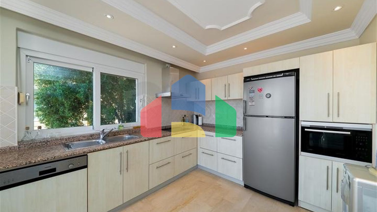 Вілла з панорамними видами на море і гори