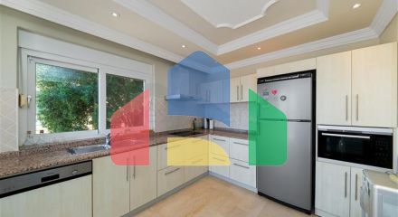 Вілла з панорамними видами на море і гори