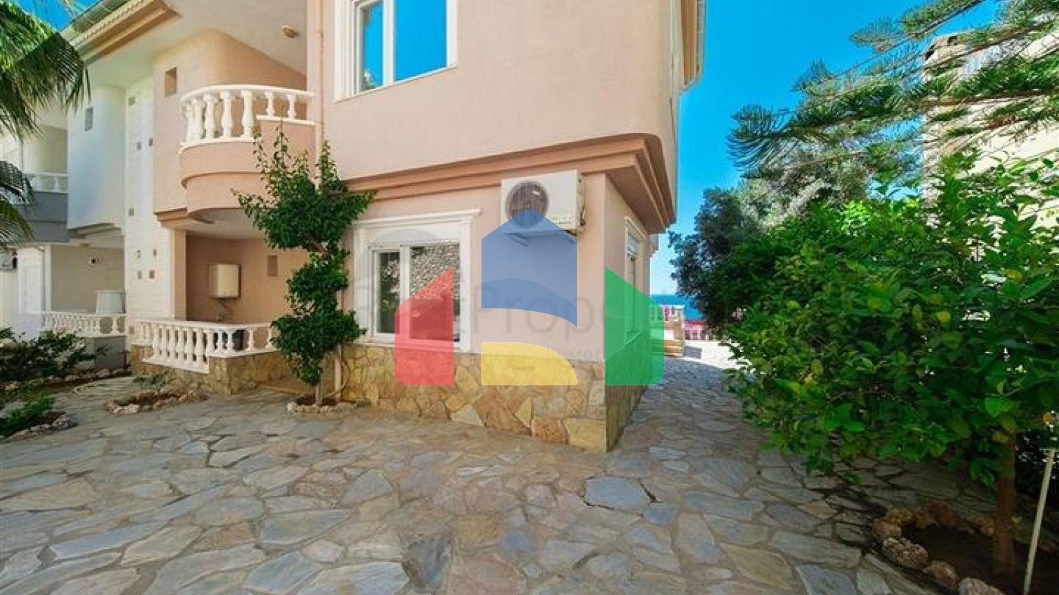 Вілла з панорамними видами на море і гори