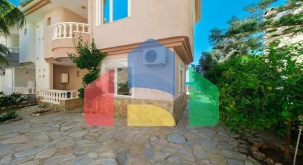 Вілла з панорамними видами на море і гори