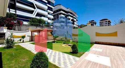 Penthouse by the sea with a spacious terrace in Kargacak area