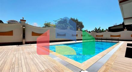 Penthouse by the sea with a spacious terrace in Kargacak area