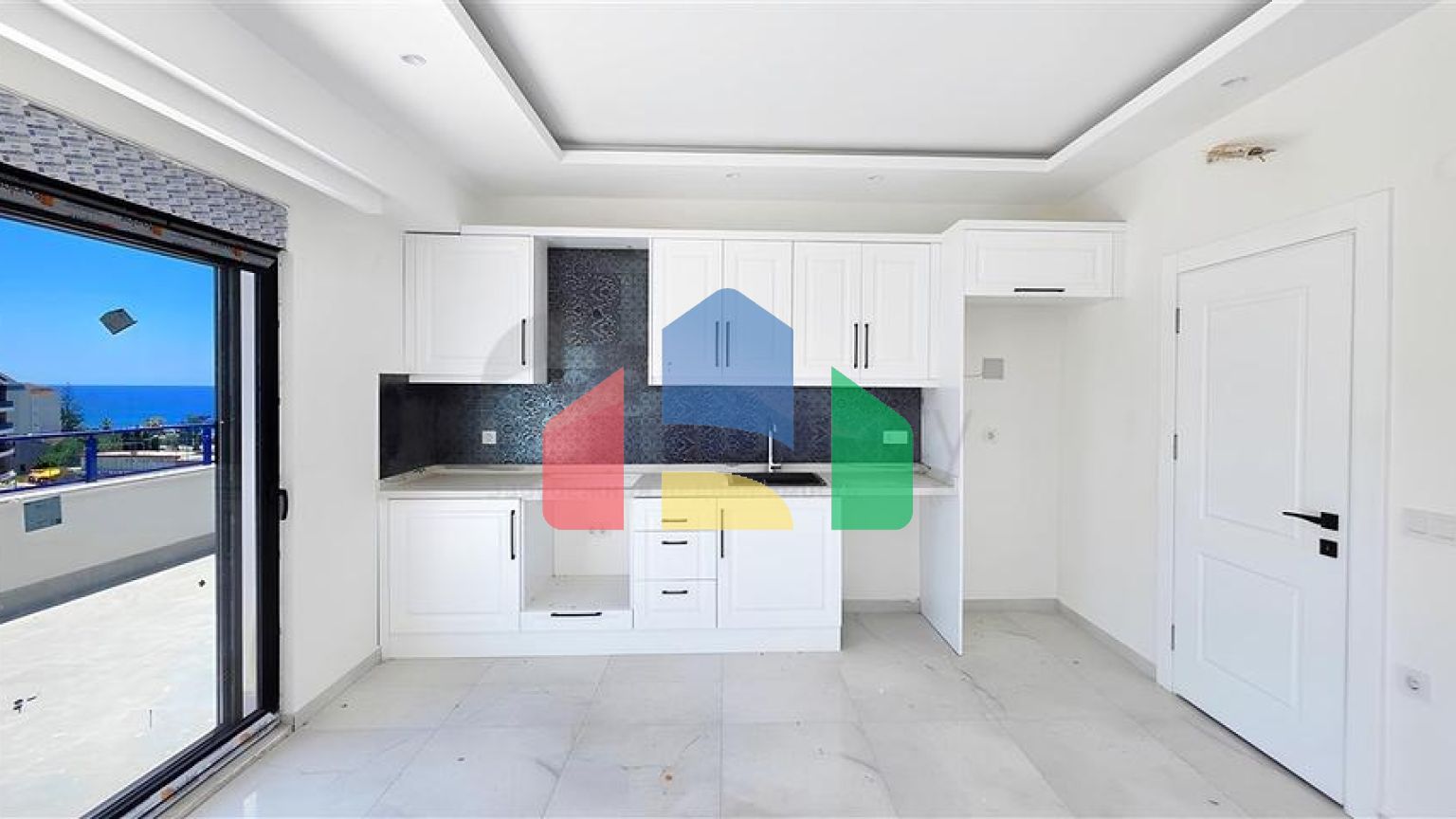 Пентхаус у моря с просторной террасой в районе Каргаджак