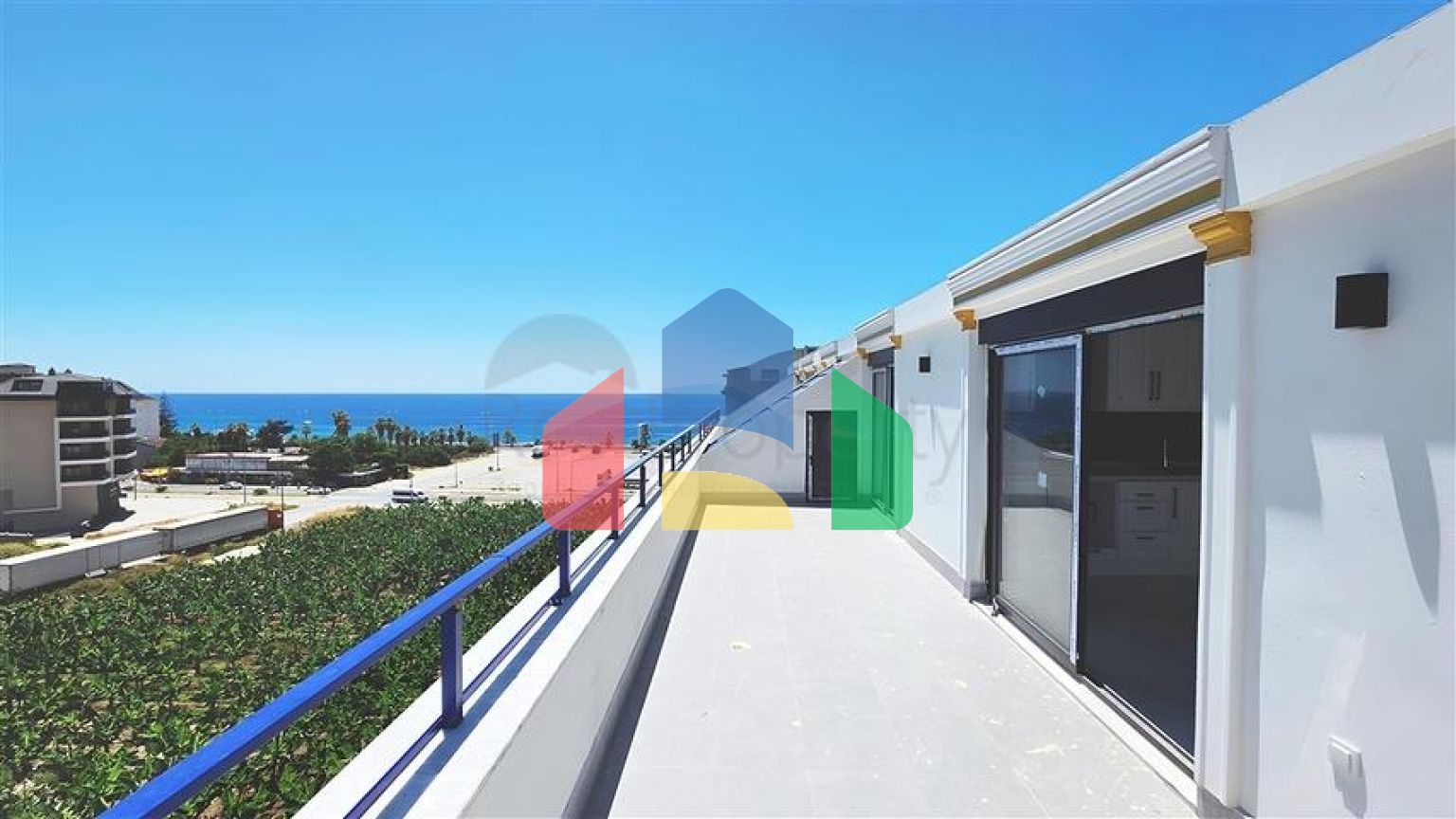 Пентхаус у моря с просторной террасой в районе Каргаджак