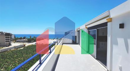 Пентхаус у моря с просторной террасой в районе Каргаджак