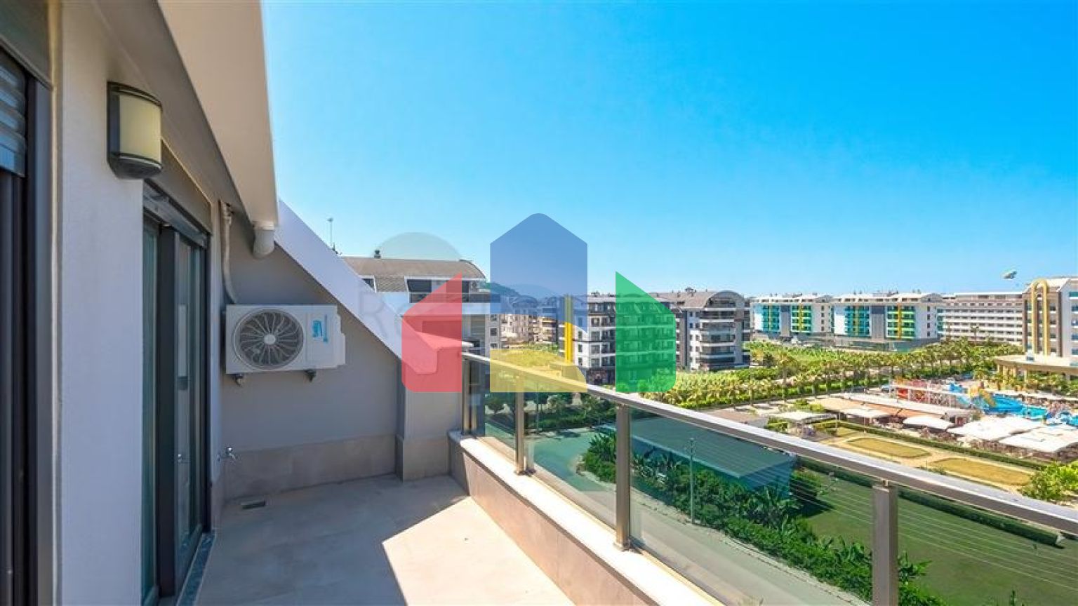 Пентхаус з панорамою моря в мальовничій частині Каргиджака