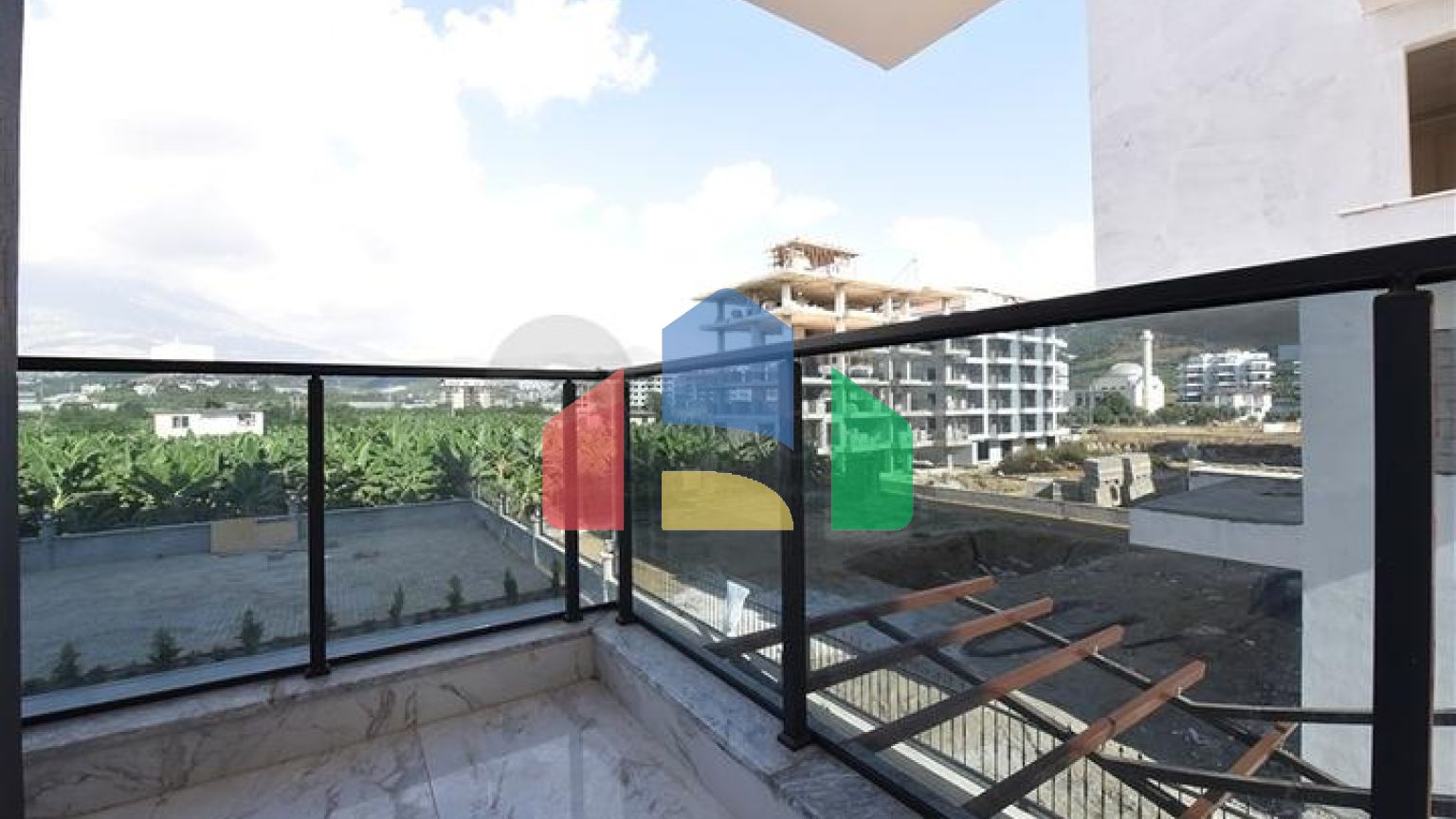 Коммерческое помещение с выходом на центральную улицу района Каргыджак