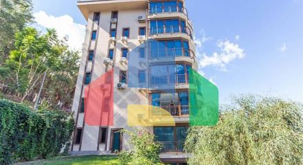 Spacious furnished apartment with sea view in a picturesque area by the sea