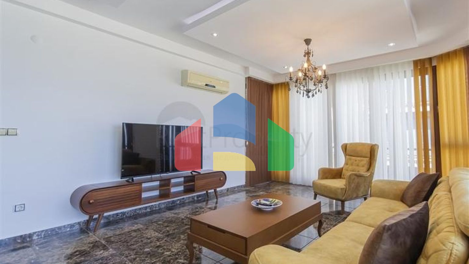 Простора мебльована квартира з видом на море в мальовничому районі біля моря