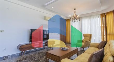 Простора мебльована квартира з видом на море в мальовничому районі біля моря