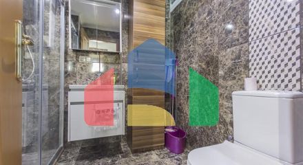 Простора мебльована квартира з видом на море в мальовничому районі біля моря