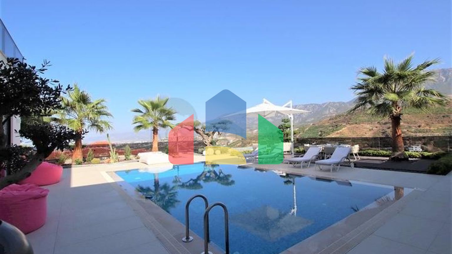 Шикарная вилла планировкой 4+1 с новой мебелью в современном стиле