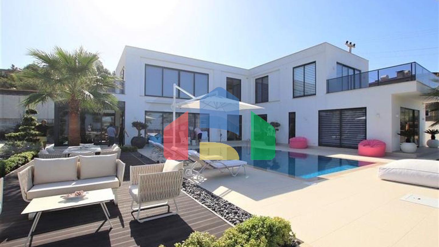 Шикарная вилла планировкой 4+1 с новой мебелью в современном стиле