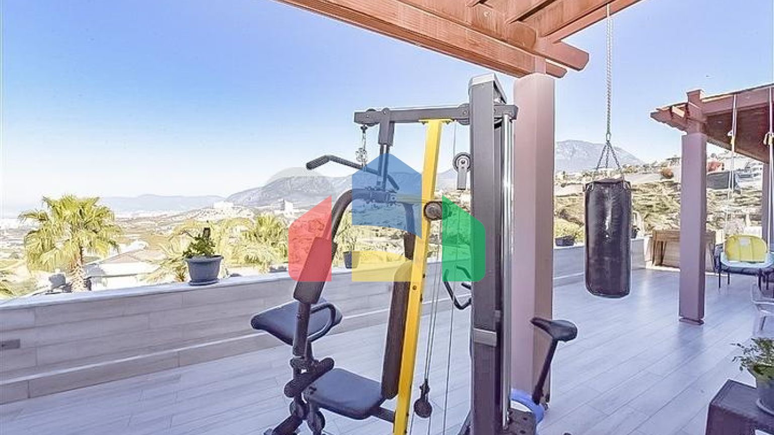 Розкішна вілла в оточенні природи і комфорту