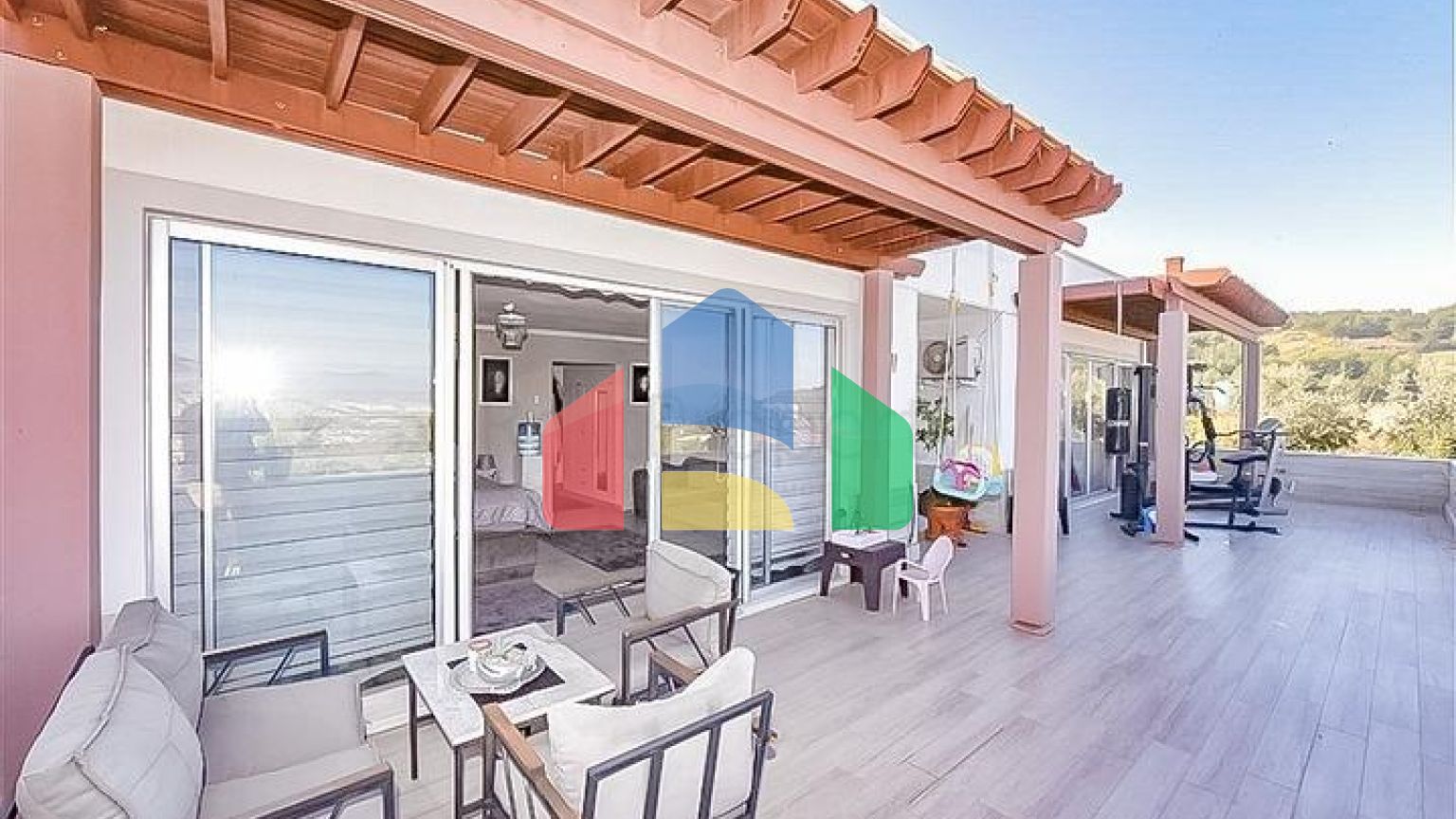 Розкішна вілла в оточенні природи і комфорту