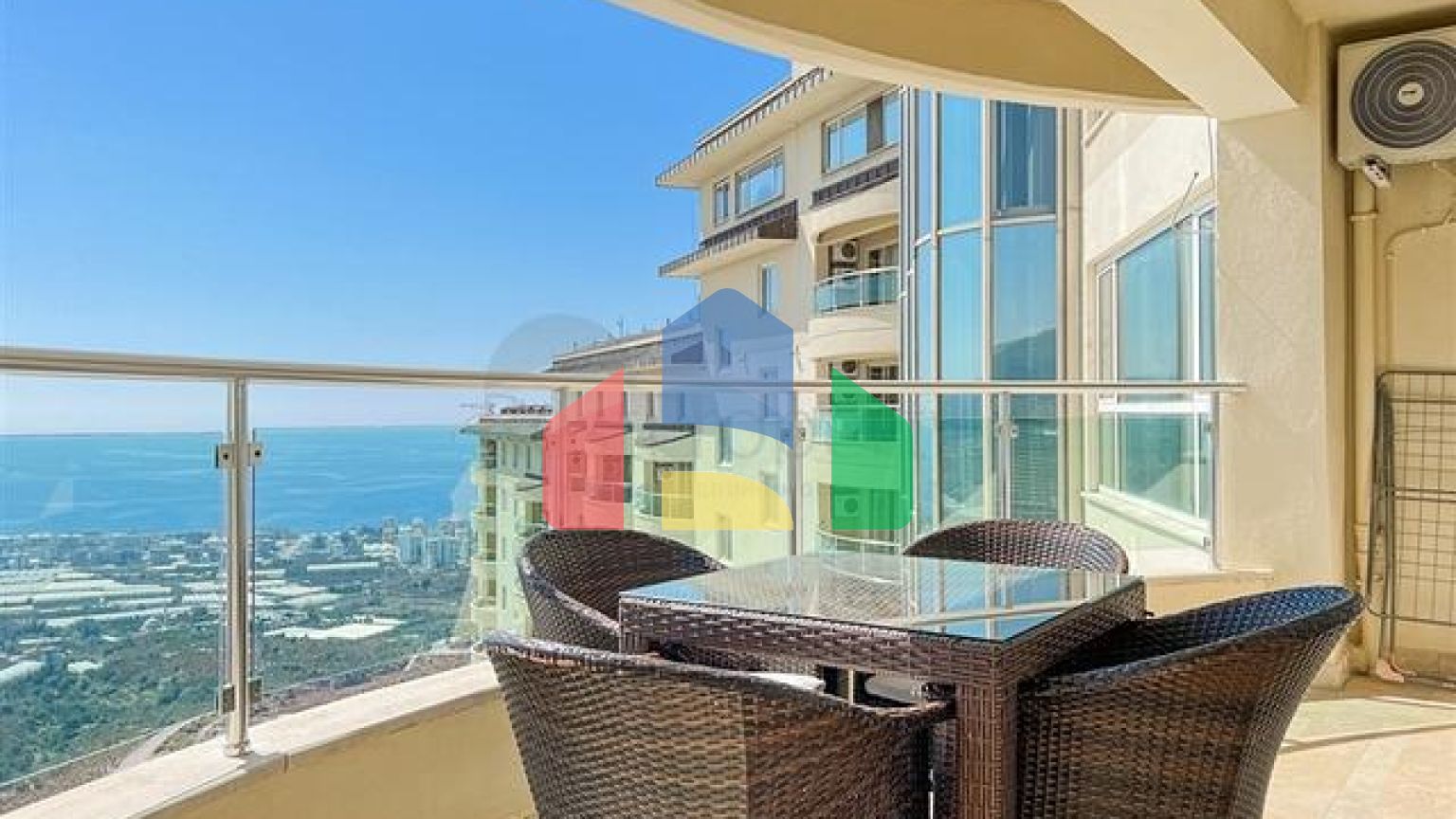 Квартира 2 + 1 в будинку з готельною інфраструктурою в районі Каргиджак