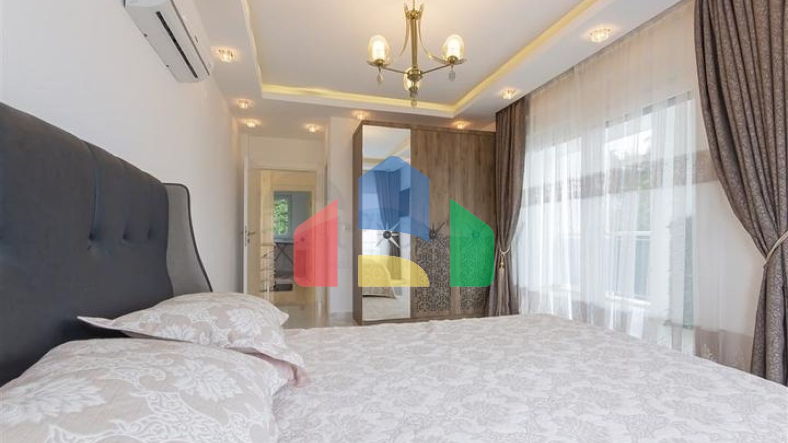 Вілла 8 + 2 в районі Каргиджак