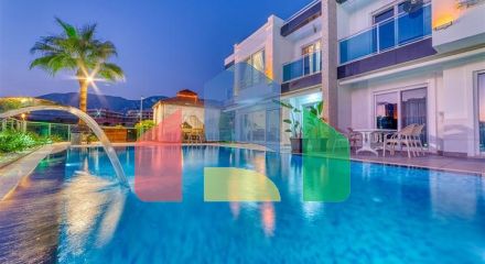 Вілла 8 + 2 в районі Каргиджак