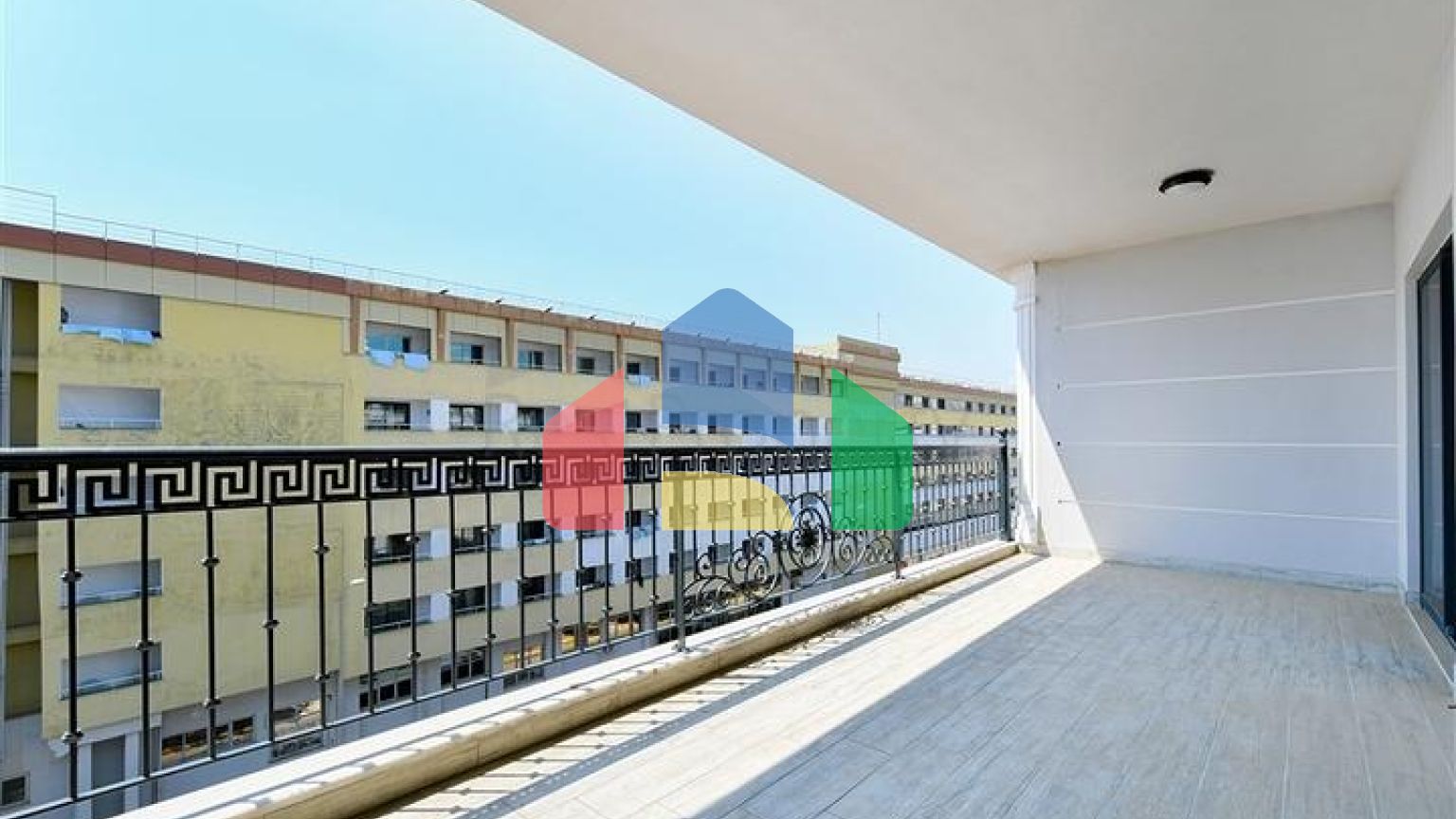 Просторий пентхаус 3 + 1 з видом на море всього в 50 метрах від пляжу