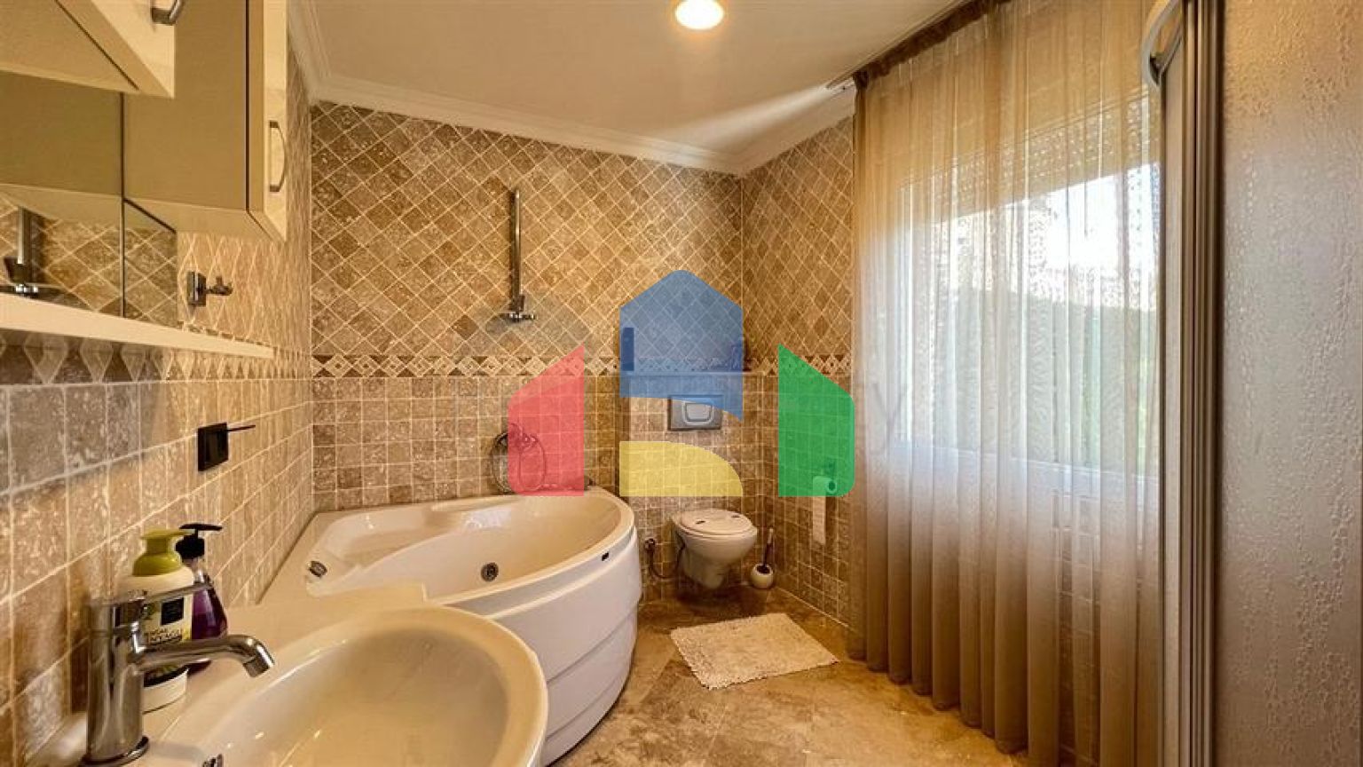 Мебльована вілла з видом на море в мальовничому районі Каргиджак