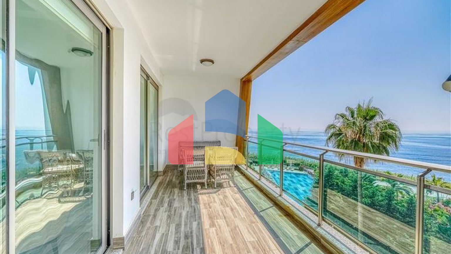 Квартира с видом на море в жилом комплексе с инфраструктурой премиум-класса