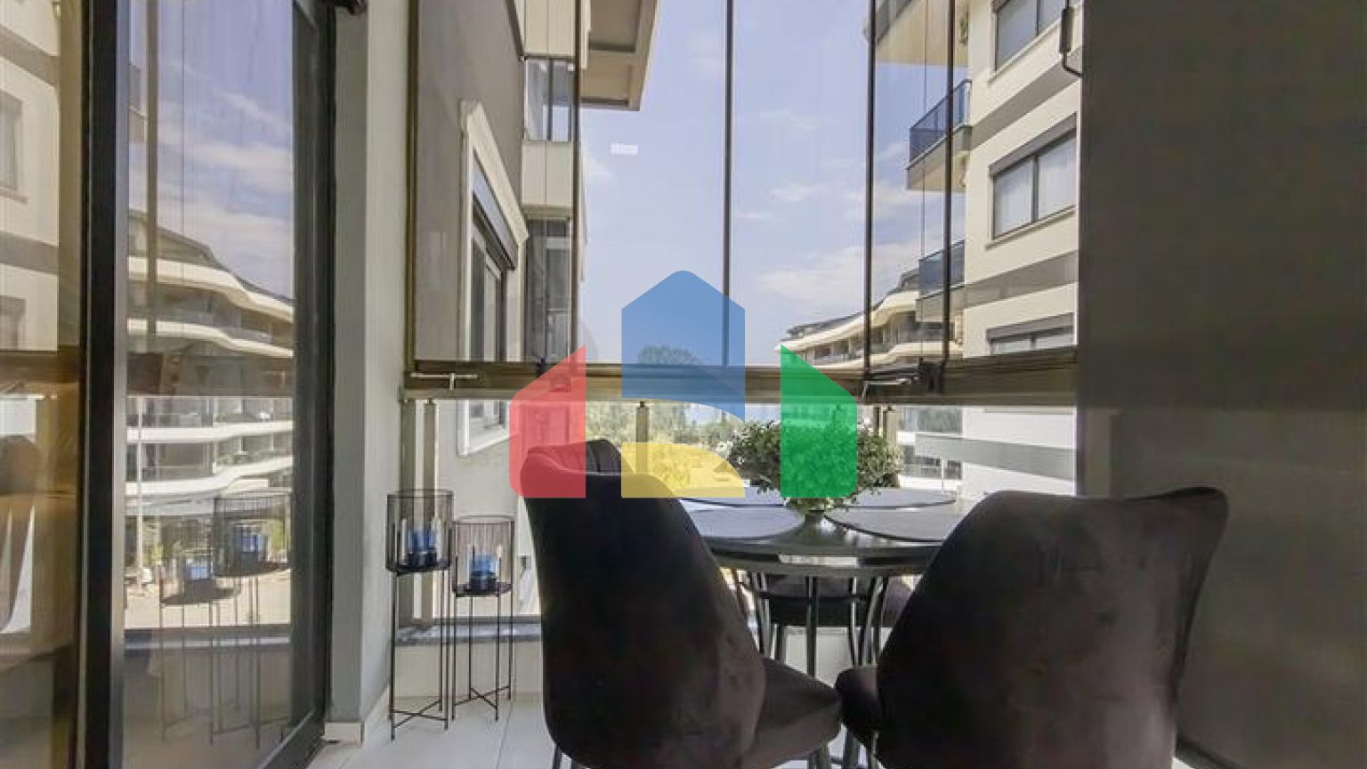 Уютная меблированная квартира 1+1 у моря в развитом комплексе