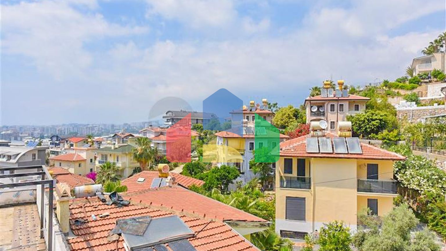 Таунхаус 2+1 в 600 м от моря в районе Каргыджак